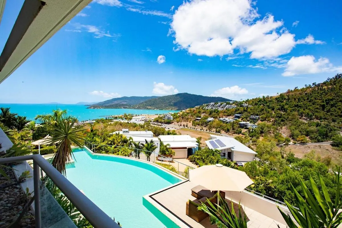Seaviews At Searene, Spacious, Pool & Free Wifi Airlie Beach
