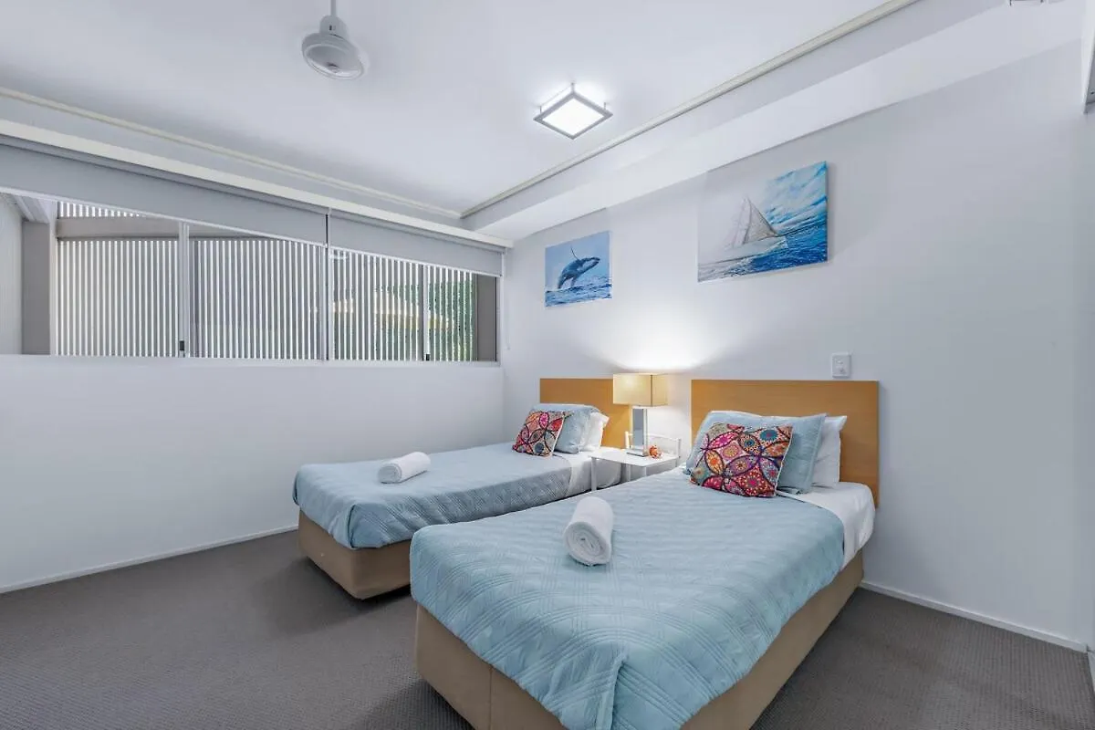 Seaviews At Searene, Spacious, Pool & Free Wifi Airlie Beach Apartment